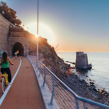 Hotel Miramare Imperia Bagian luar foto