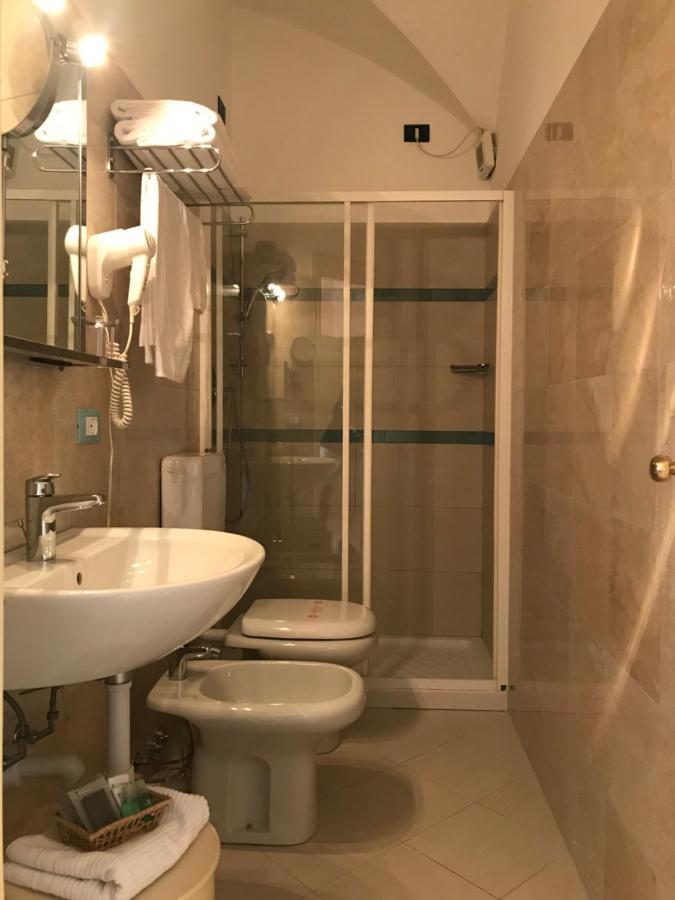 Hotel Miramare Imperia Bagian luar foto