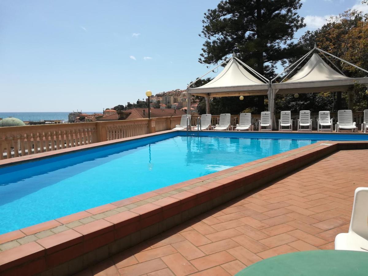 Hotel Miramare Imperia Bagian luar foto