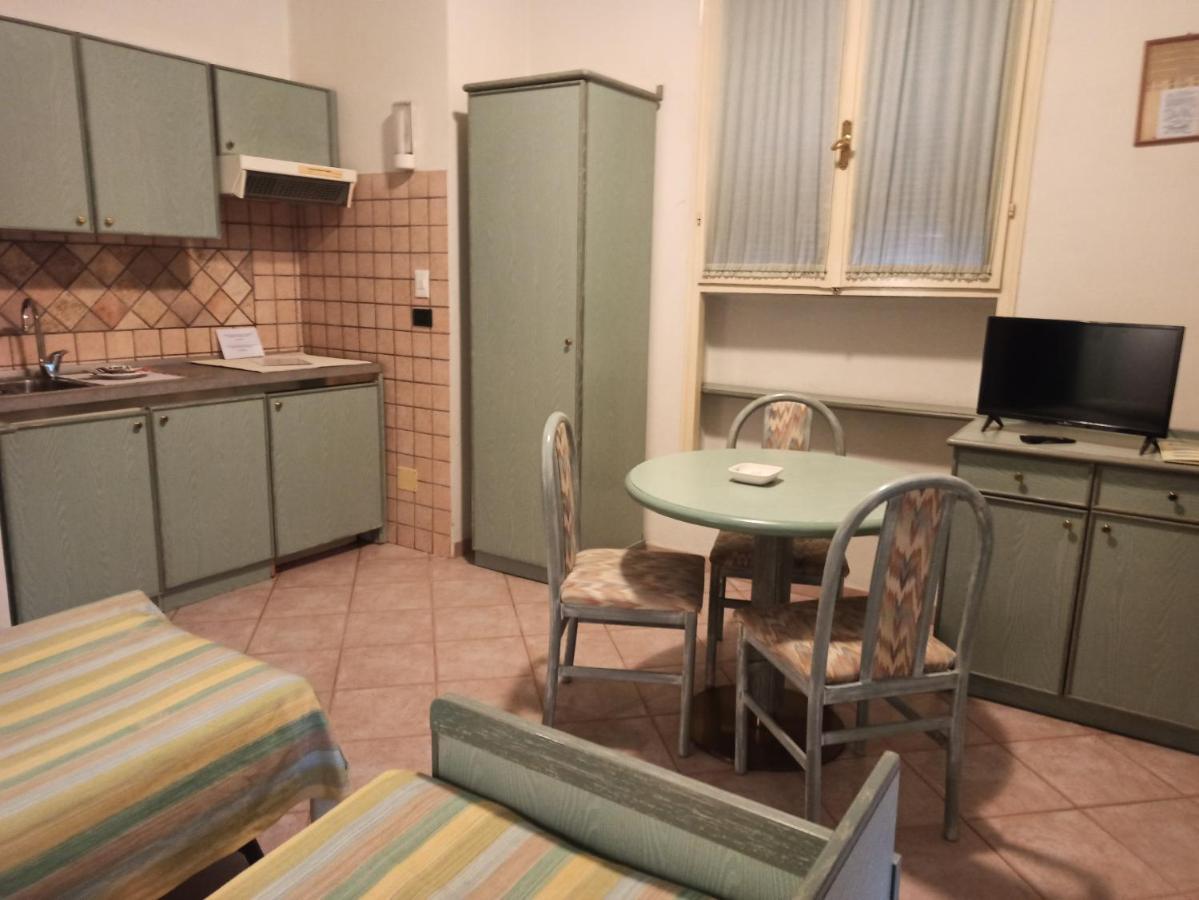 Hotel Miramare Imperia Bagian luar foto
