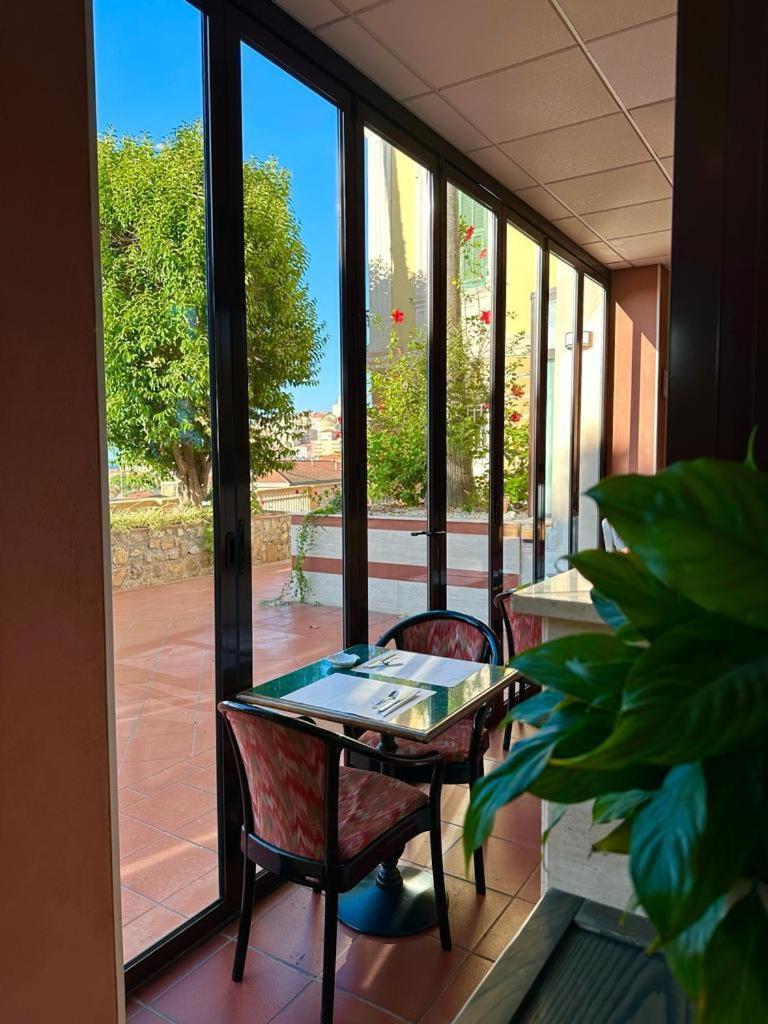 Hotel Miramare Imperia Bagian luar foto