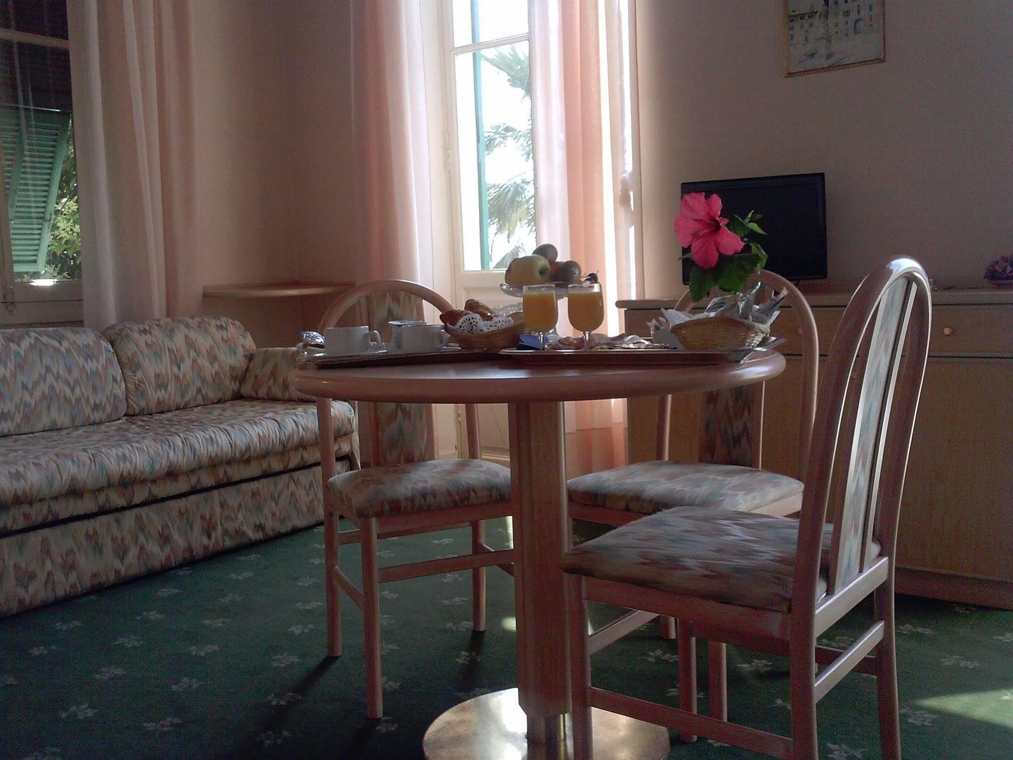 Hotel Miramare Imperia Bagian luar foto