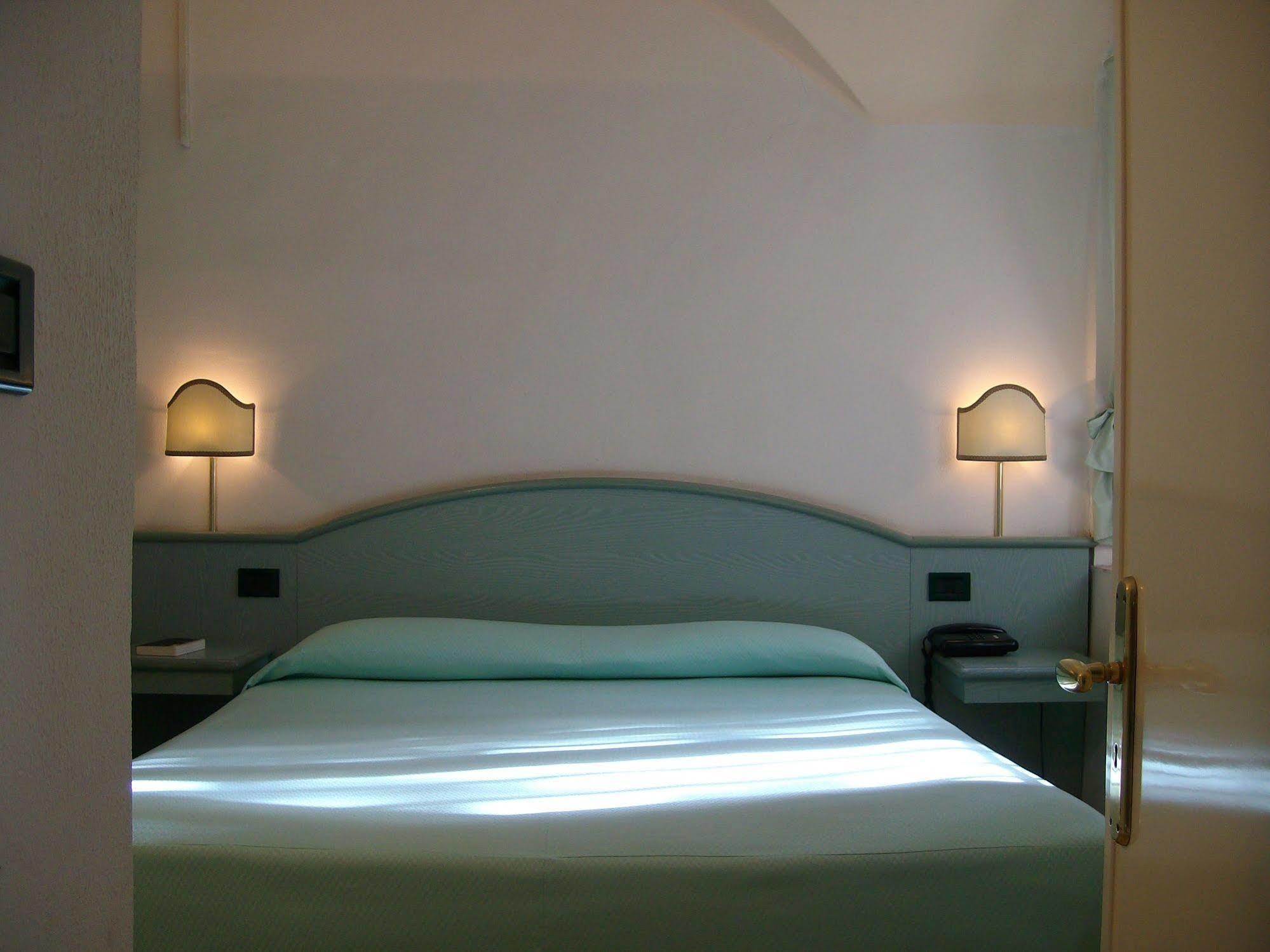 Hotel Miramare Imperia Bagian luar foto
