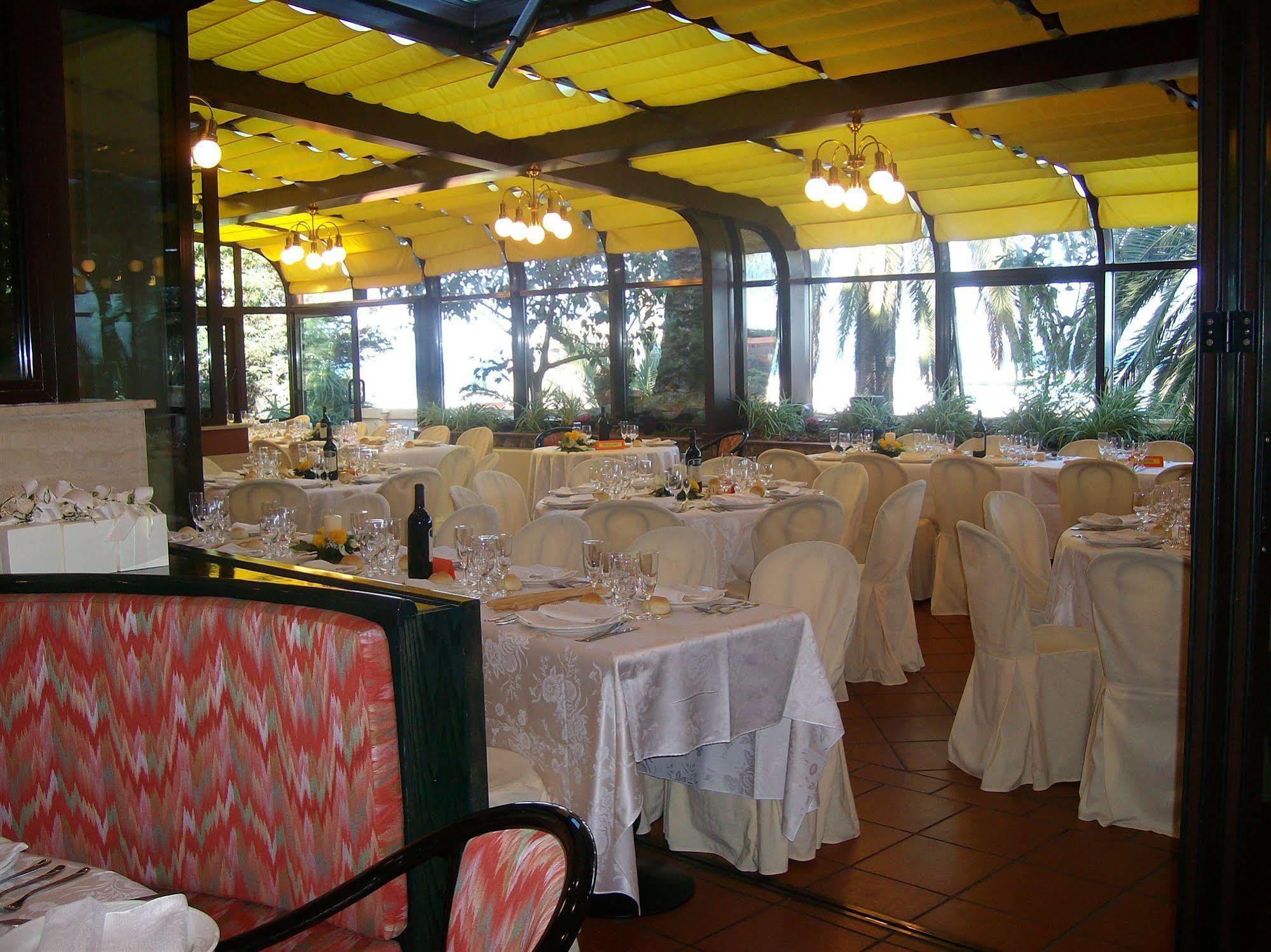 Hotel Miramare Imperia Bagian luar foto