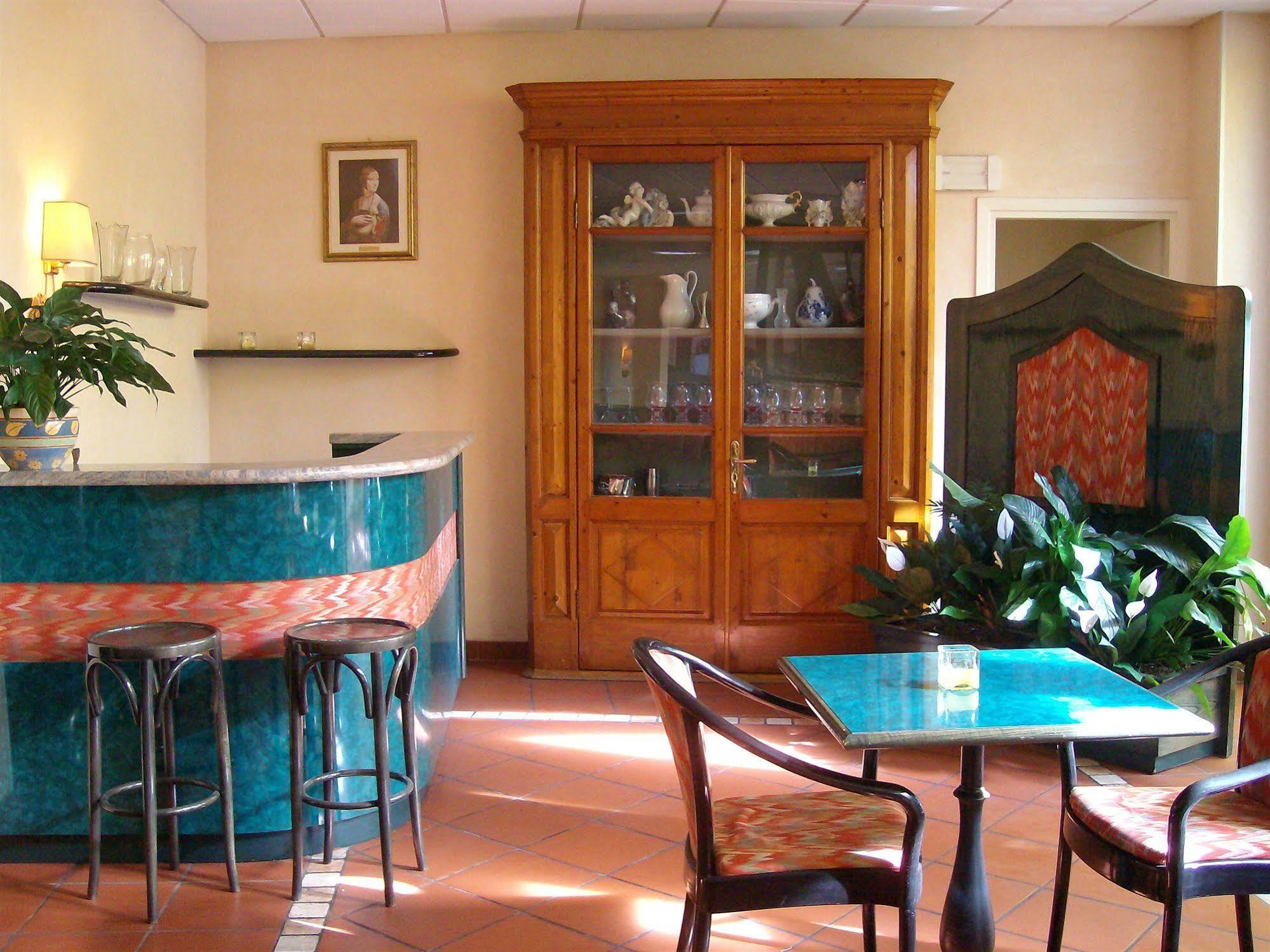Hotel Miramare Imperia Bagian luar foto
