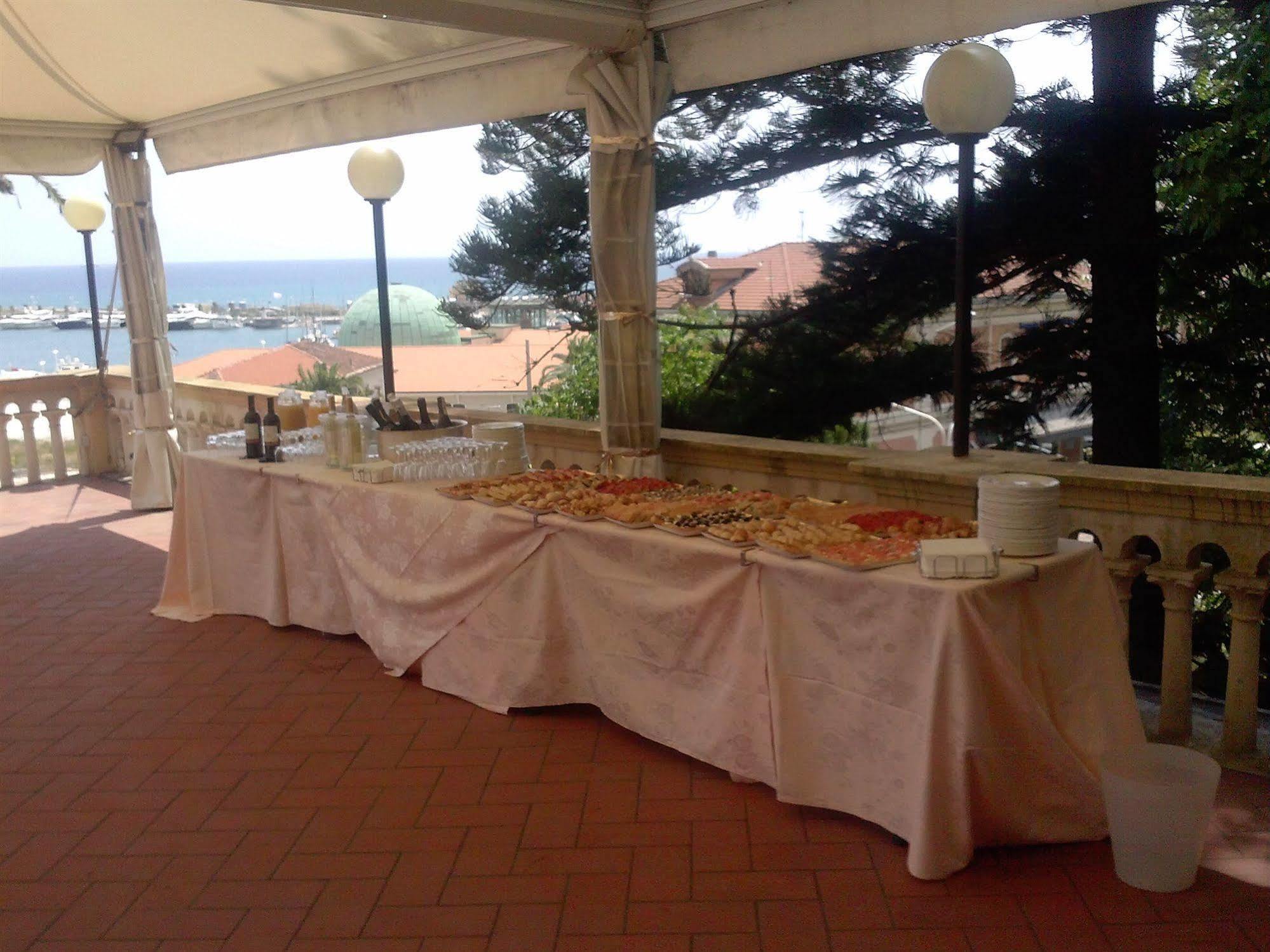 Hotel Miramare Imperia Bagian luar foto