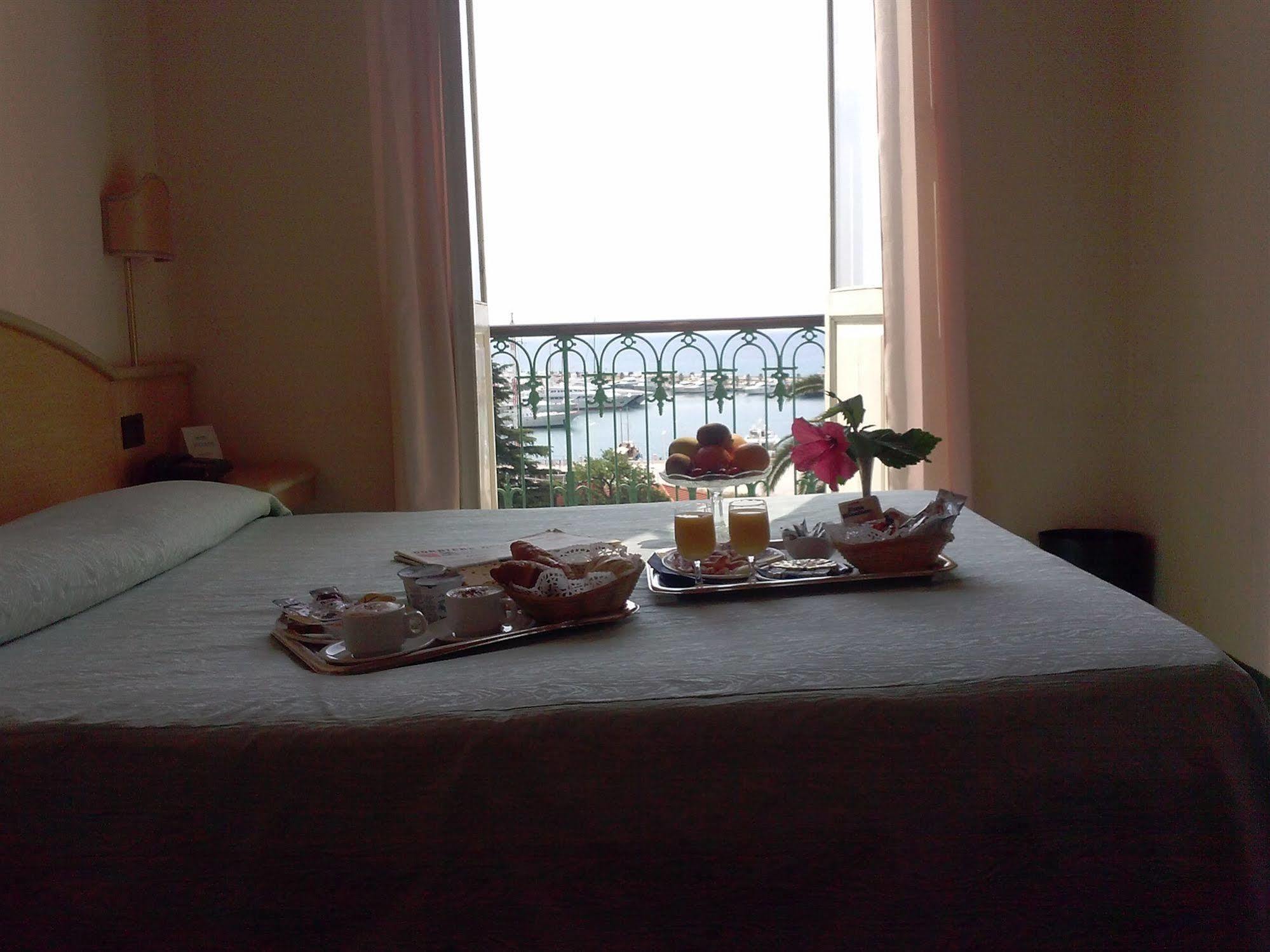 Hotel Miramare Imperia Bagian luar foto