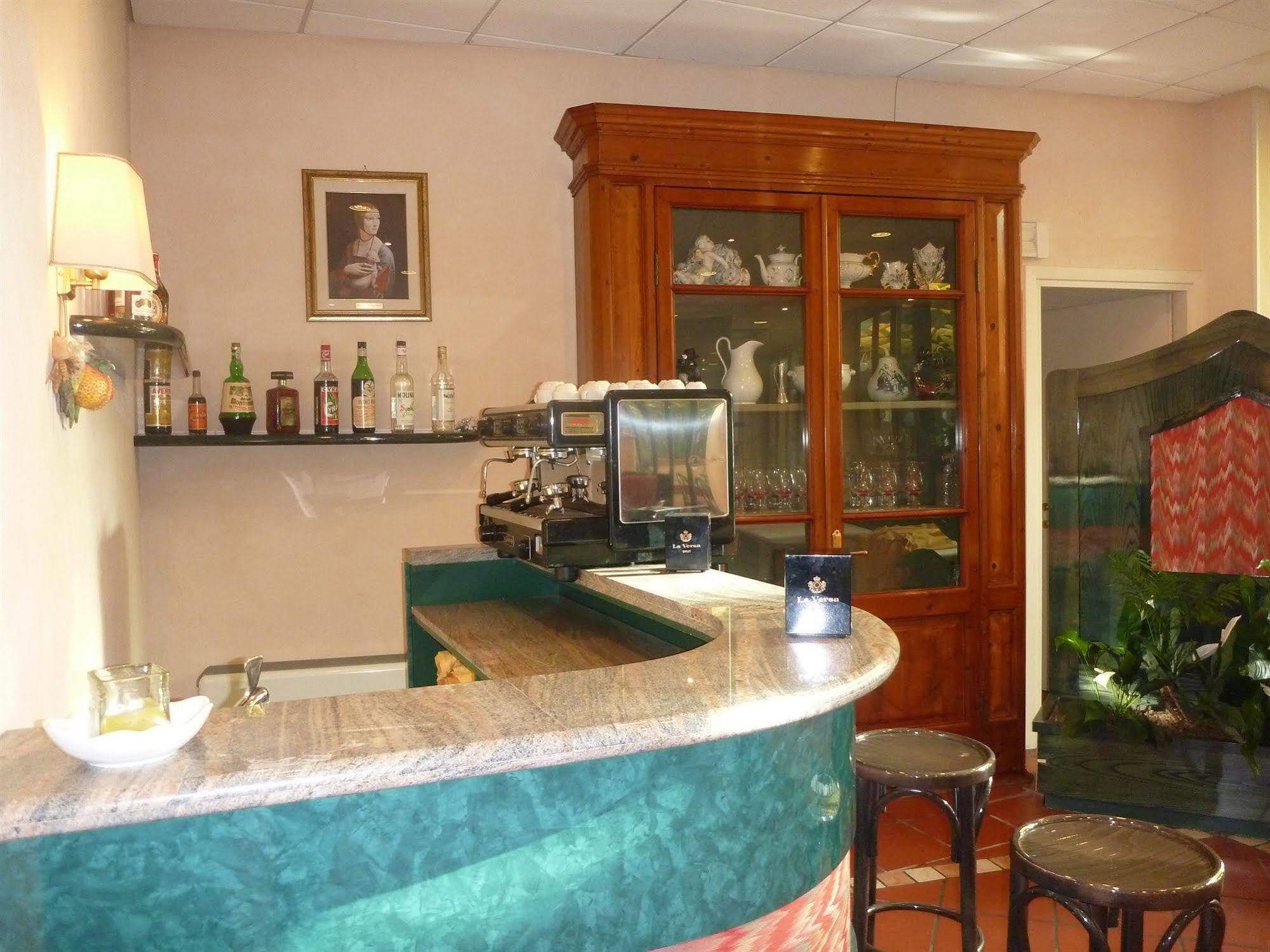 Hotel Miramare Imperia Bagian luar foto