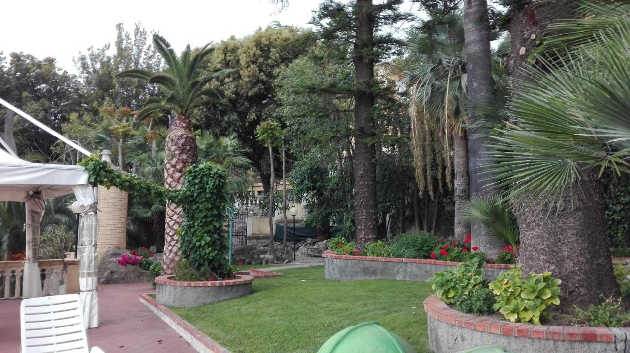 Hotel Miramare Imperia Bagian luar foto