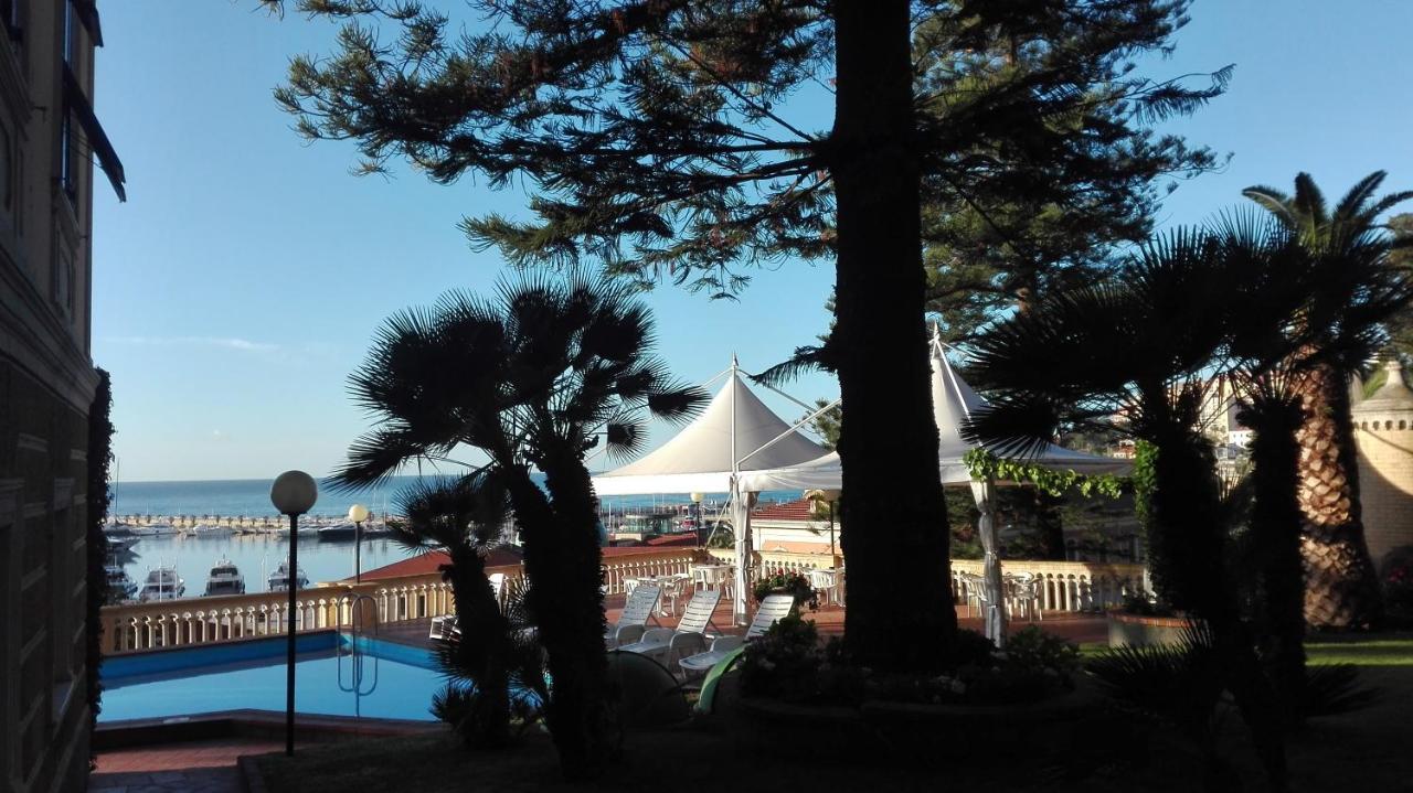 Hotel Miramare Imperia Bagian luar foto